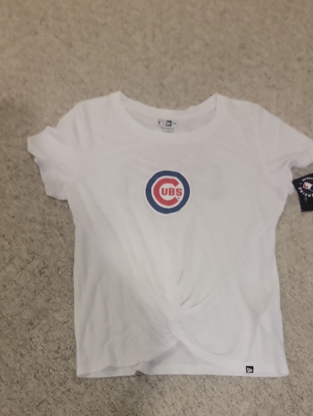 New Era White Chicago Cubs Knot-Front Tee with Team Crest